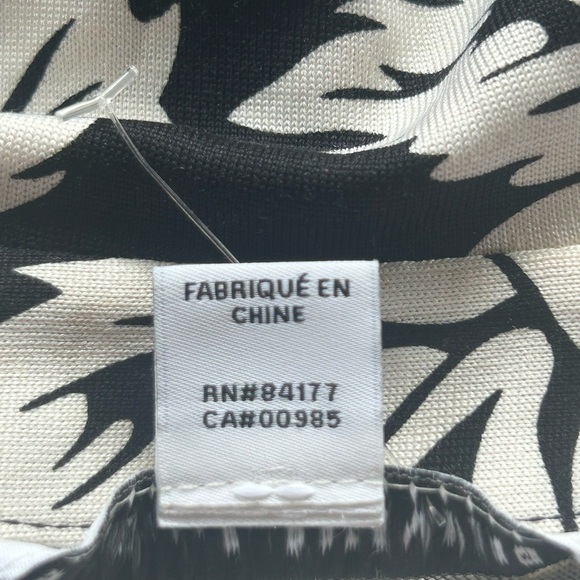 DVF Celeste black / white floral 100% silk belted Romper Sz 4 - Picture 6 of 11